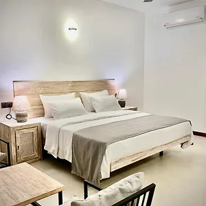 Chariot Square Hotel